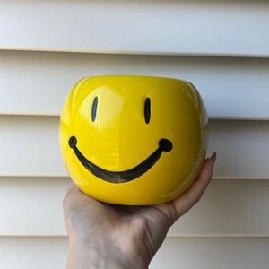 SMILEY FACE POT